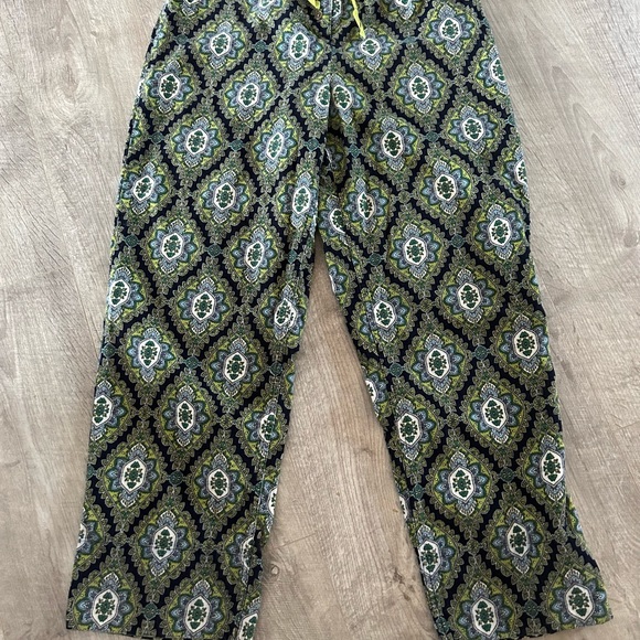 Vera Bradley Lounge/Pajama Pants Size Small
Blue Green Pink Floral corduroy - Picture 6 of 9